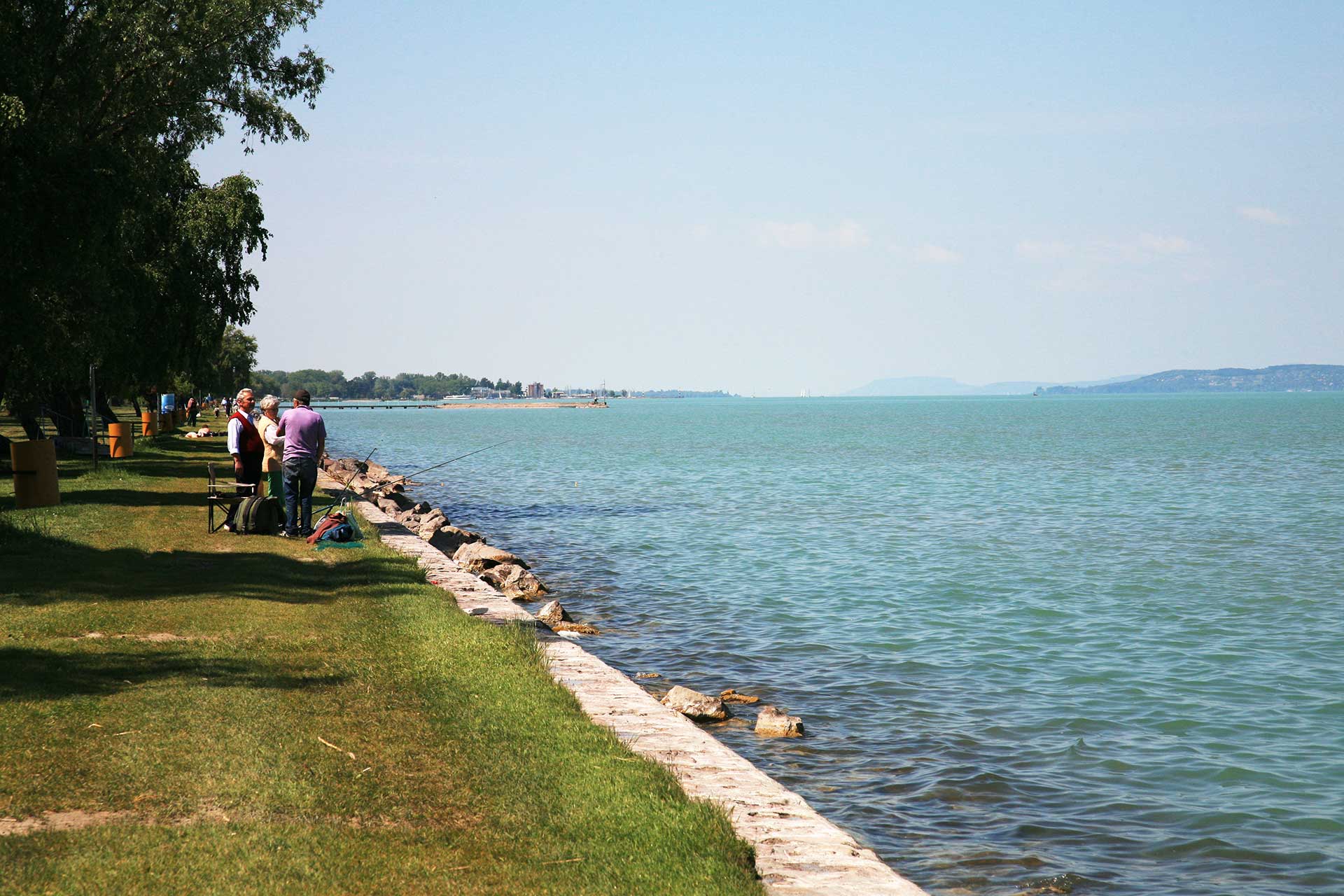 Vízparti lakás a Balatonon eladó