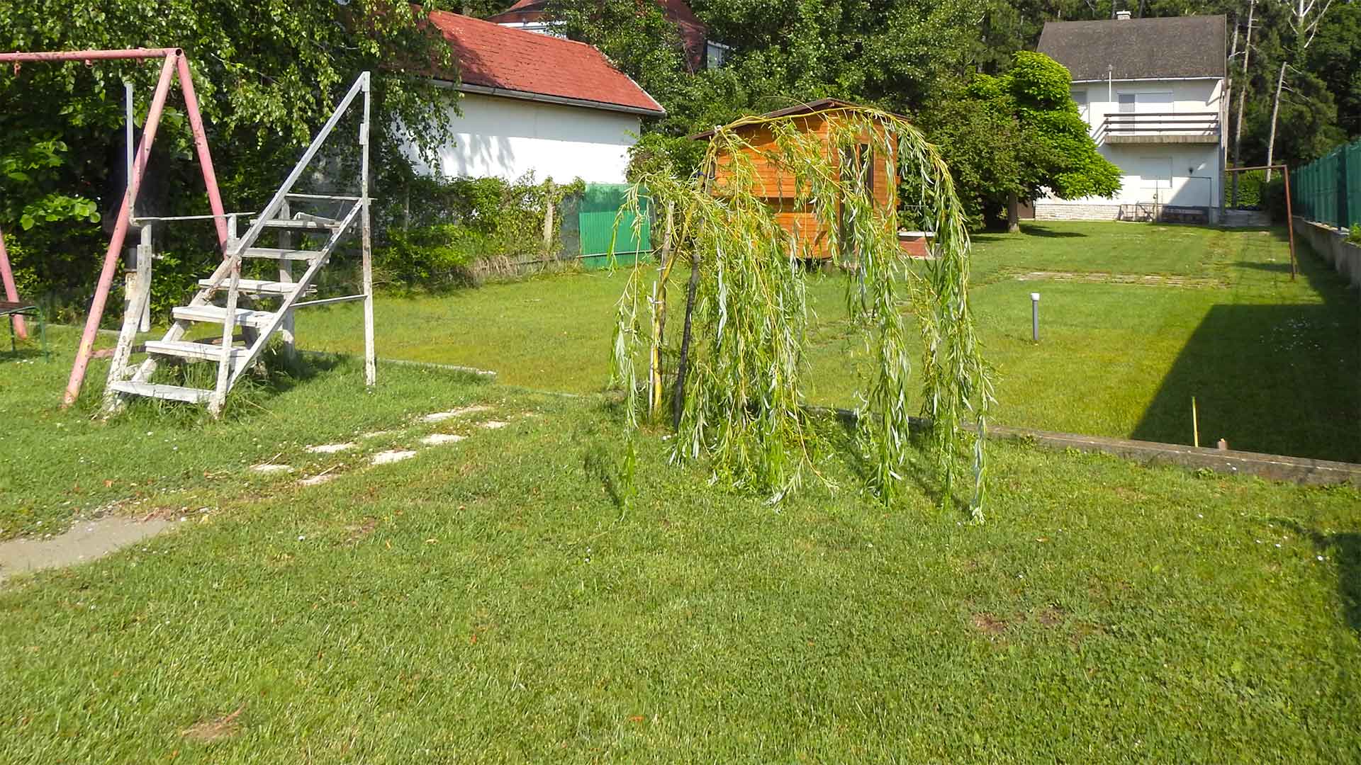 Balatonvilágoson közvetlen vízparti ingatlan, eladó