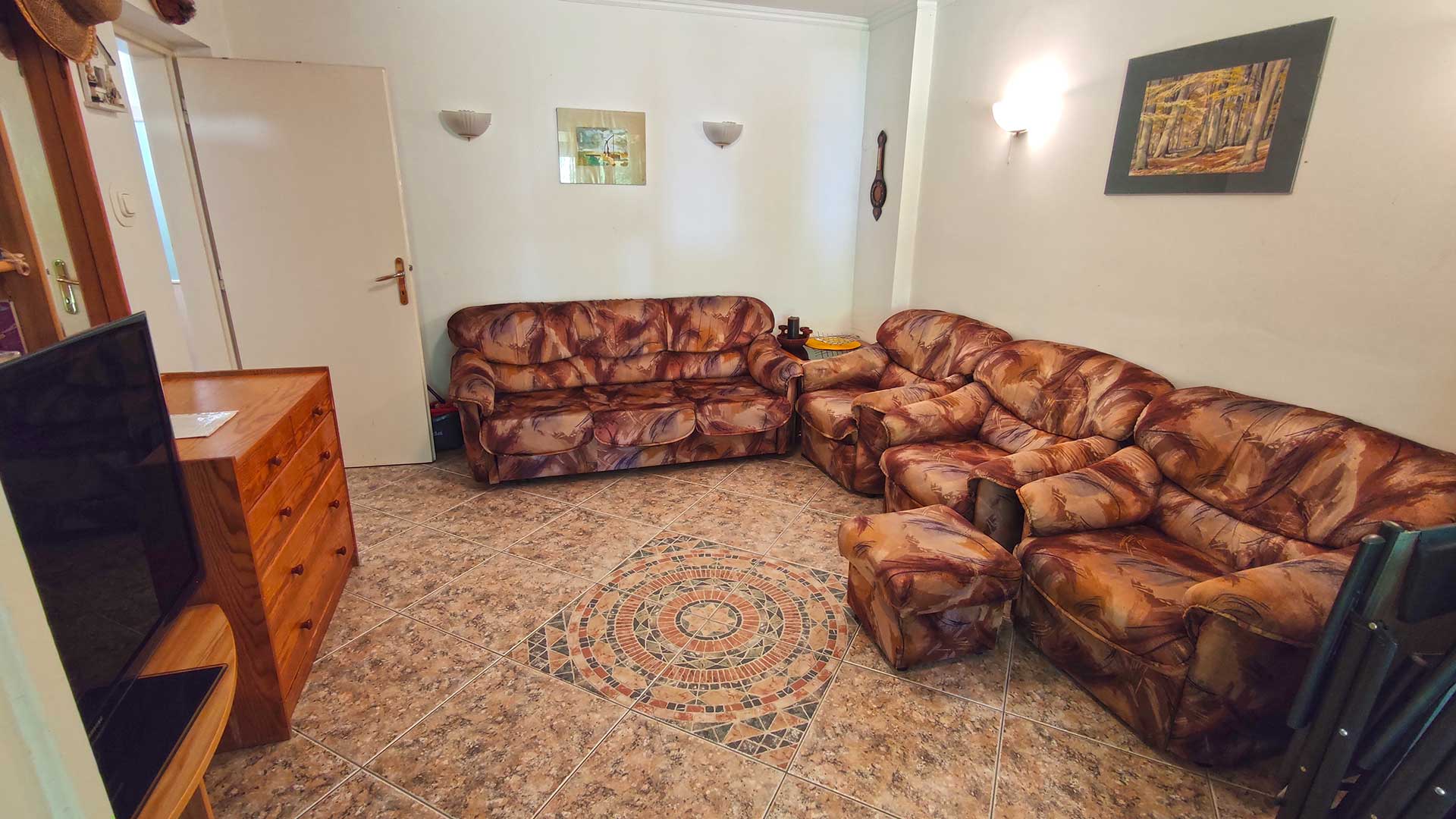 A képen, a 14,62 m2 alapterületű nappali szoba látható.