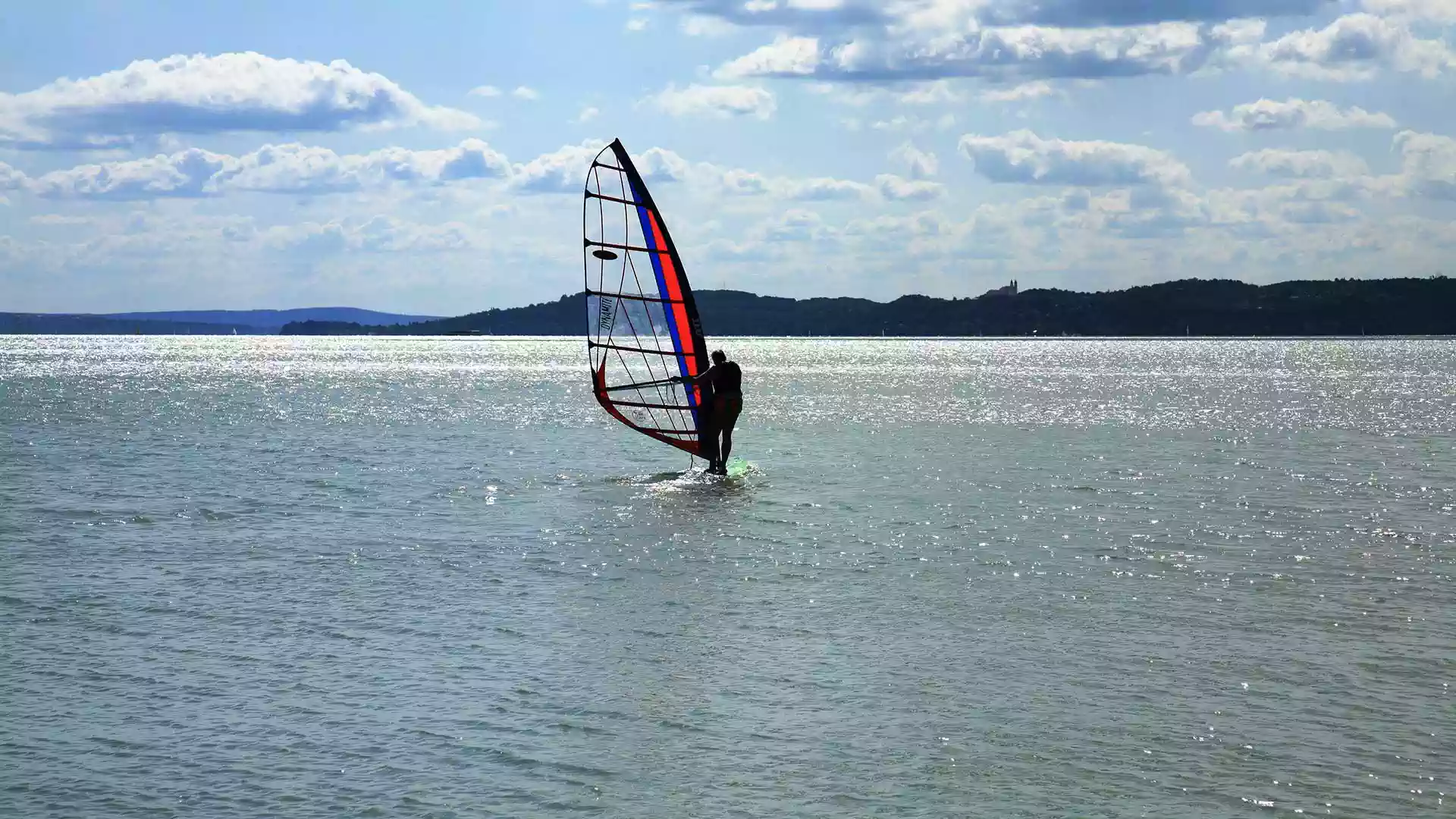 Akiknek már van vízparti nyaralójuk a Balatonnál, könnyen szörföznek