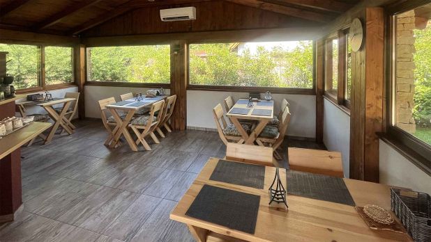 Itt lehet halászlét enni, üzleti megbeszéléseket tartani Itt lehet halászlét enni, üzleti megbeszéléseket tartani