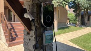 Az elektromos autó töltése megoldott Az elektromos autó töltése megoldott
